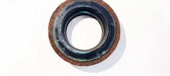 Honda CR-V Coil spring mount 