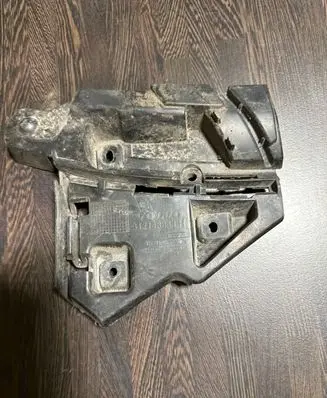 Volvo C30 Fender mounting bracket 31214884