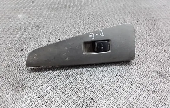 Toyota Corolla Verso E121 Electric window control switch 8403013031
