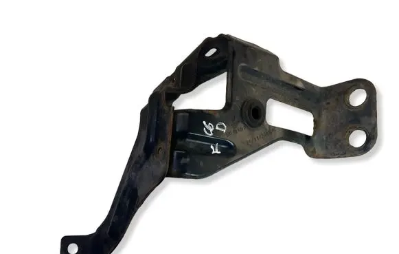 Audi A6 S6 C6 4F Intercooler pipe mounting bracket 03G131529B