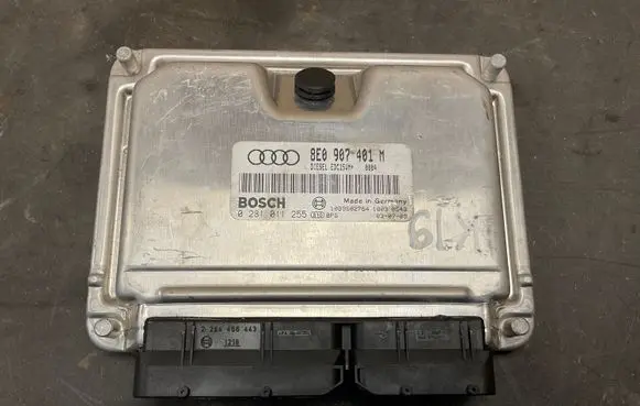 Audi A4 S4 B6 8E 8H Engine control unit/module ECU 8E0907401M 0281011255