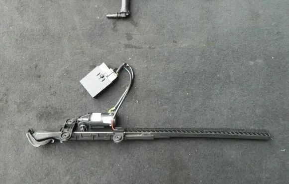 BMW 3 E92 E93 Seat belt adjustment motor 9148512