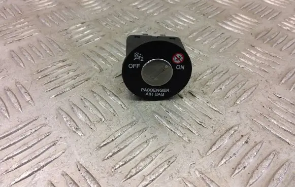 KIA Sportage Passenger airbag on/off switch 