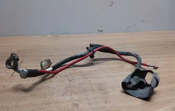 Volkswagen Golf VI Positive cable (battery)
