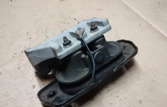 Chrysler Sebring (JS) Engine mount bracket 05085476AC