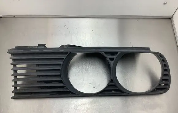 BMW 3 E30 Under headlight/headlamp trim 1876091 18760910