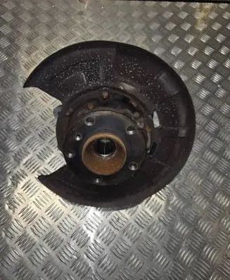BMW X5 F15 Rear wheel hub 6877218
