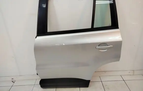 Volkswagen Tiguan Rear door 