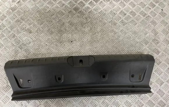 Trunk/boot sill cover protection