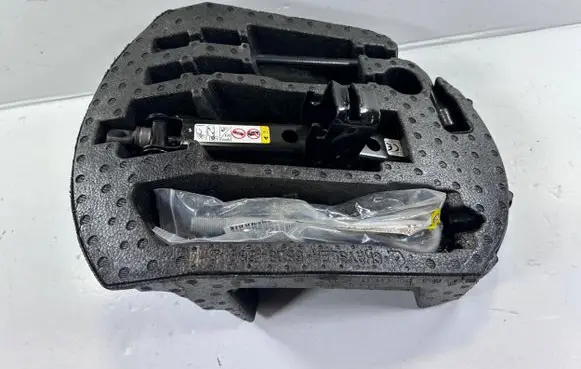 Jeep Grand Cherokee Tool box 68284640AB