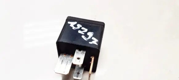Seat Toledo II (1M) Other relay 7M0951253A 95VW10K705CA