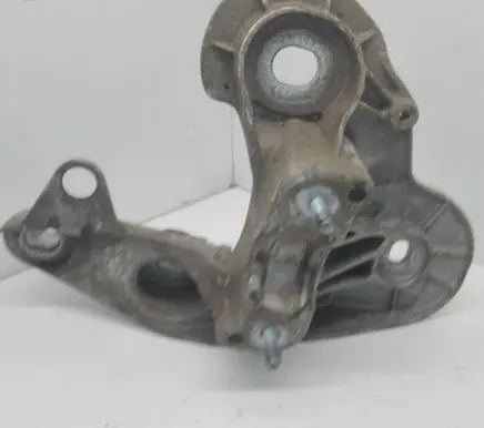 Audi A6 S6 C6 4F Engine mounting bracket 4F0199351E