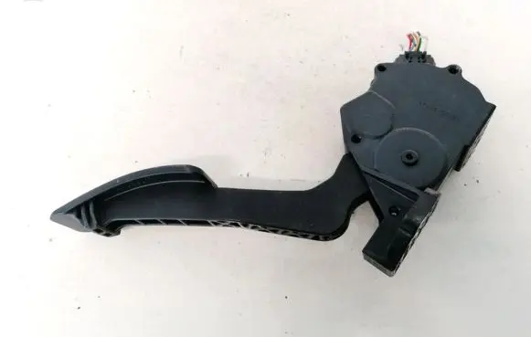 Subaru Legacy Accelerator throttle pedal 1988007120 198800-7120