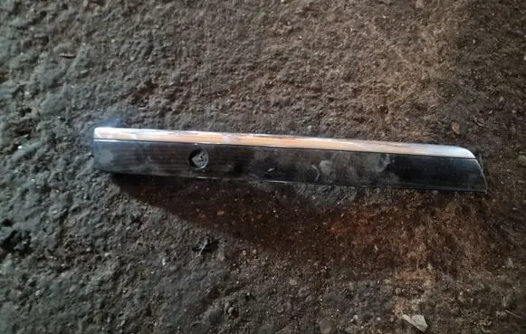 Front bumper splitter molding