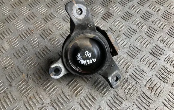 Subaru Outback Engine mount bracket