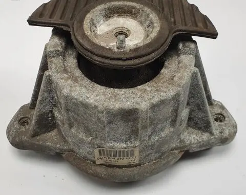 Mercedes-Benz CLS C218 AMG Engine mount vacuum valve A2042404317
