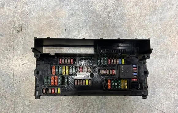 BMW 5 F10 F11 Fuse module 9234421