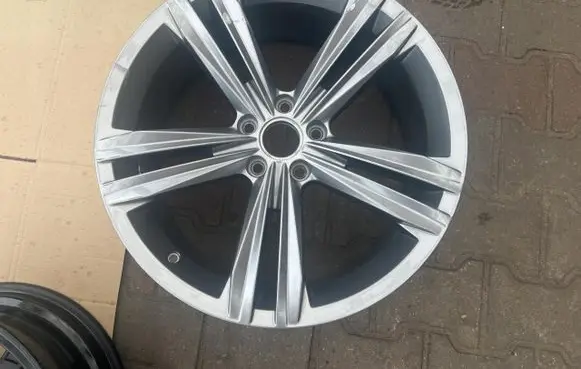 Volkswagen Tiguan Allspace R19 alloy rim 