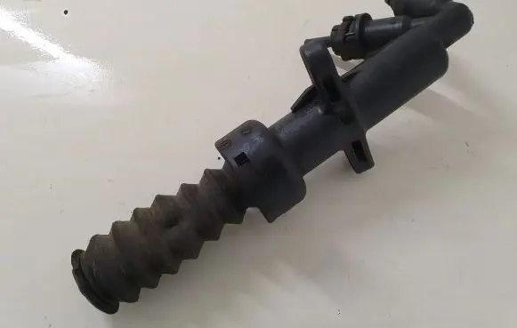 Clutch slave cylinder