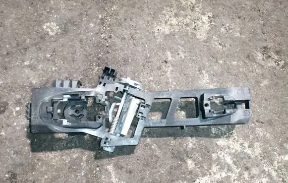 Ford Fiesta Front door coupe exterior handle/bracket 8A61A224A36AH