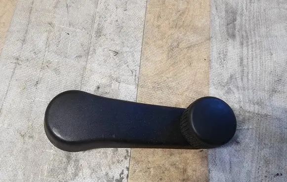 Volkswagen PASSAT B6 Rear door window winding handle 6Q0837581A