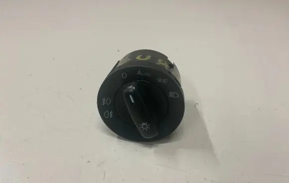 Volkswagen Tiguan Light switch