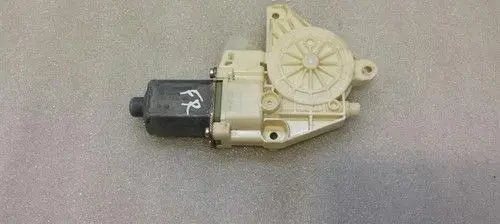 Mercedes-Benz E W212 Front door window regulator motor A2129066702