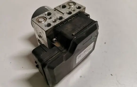 Ford Mustang V ABS Pump DR332C405AD