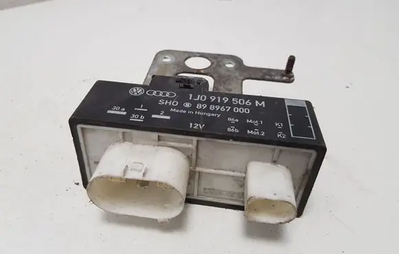 Volkswagen Polo Coolant fan relay 1J0919506M