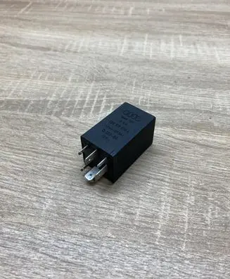 Volkswagen PASSAT B5.5 Other relay 8D0919578A
