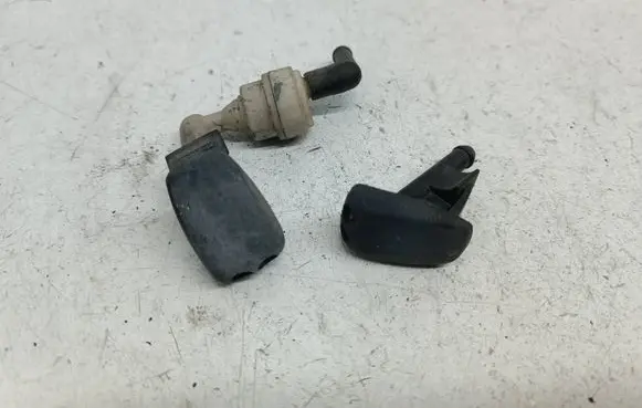 BMW Z3 E36 Windshield washer spray nozzle 