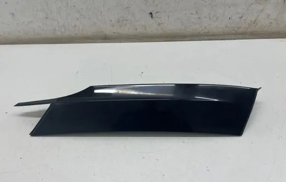 Land Rover Discovery 5 Rear side glass trim HY3229149A
