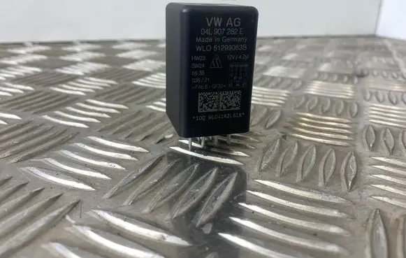 Audi A3 8Y Glow plug pre-heat relay 04L907282E
