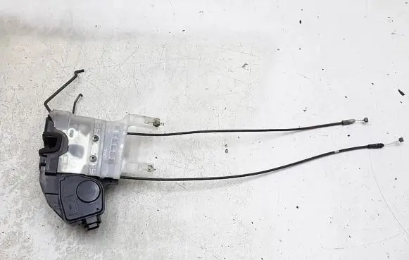 Hyundai Tucson JM Front door lock