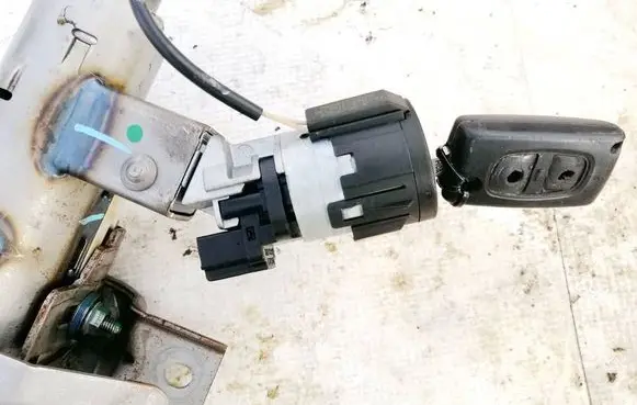 Peugeot 308 Ignition lock 9663123280
