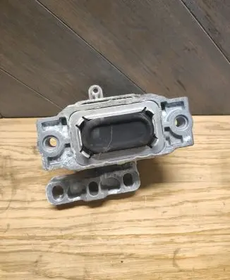 Skoda Superb B6 (3T) Engine mount bracket HM345M10