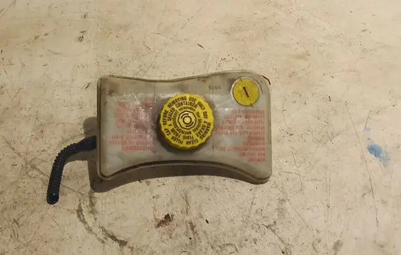 Brake fluid reservoir