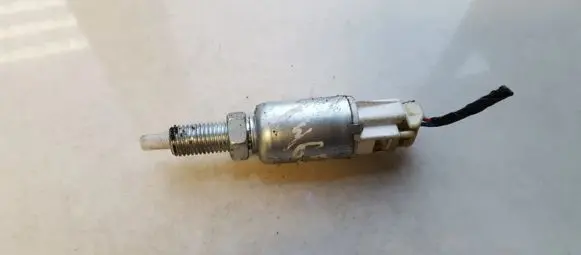 Toyota RAV 4 (XA20) Brake pedal sensor switch