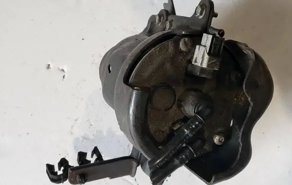 Nissan Note (E12) Fuel filter housing 
