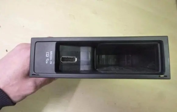 Head unit multimedia control