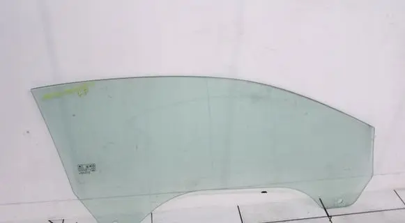 Ford Focus Sliding door window/glass 