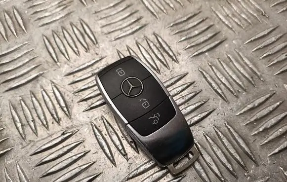 Mercedes-Benz C W205 Ignition key/card A2059053609
