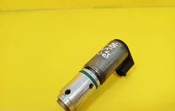 Volvo C70 Camshaft vanos timing valve 30731172 C275300502