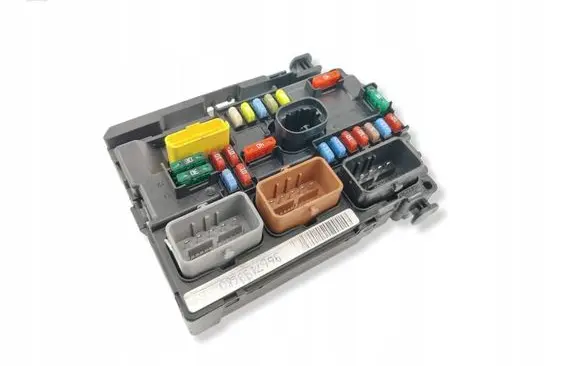 Peugeot 207 Fuse module 9667199680