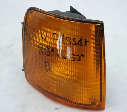 Volkswagen PASSAT B3 Front indicator light 80812092