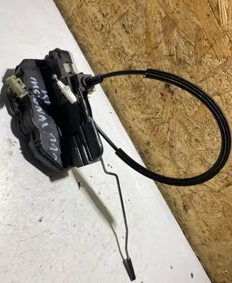Opel Insignia A Front door lock 1350378
