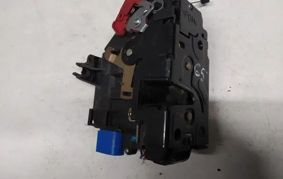 Volkswagen Golf V Front door lock 3D2837016