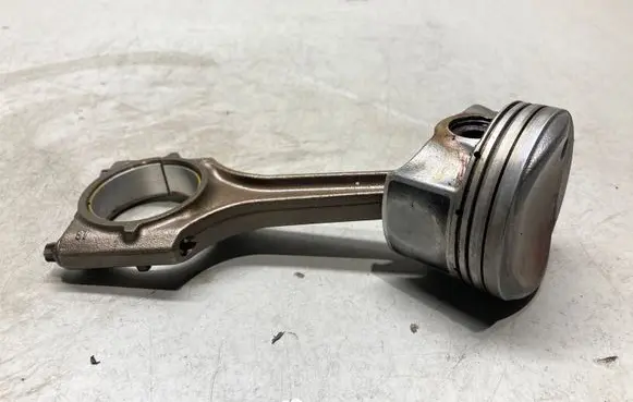 Skoda Octavia Mk2 (1Z) Piston with connecting rod