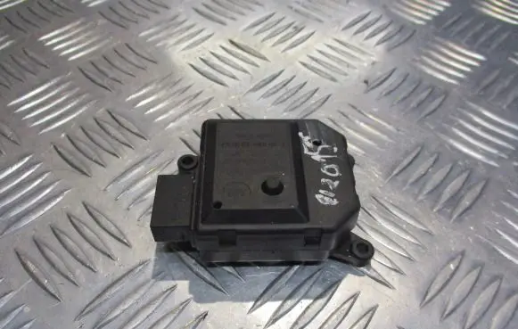 Opel Zafira B Central body control module 309372700CE