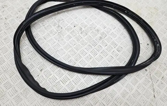 Mercedes-Benz GLC C253 Trunk rubber seal (body) 
